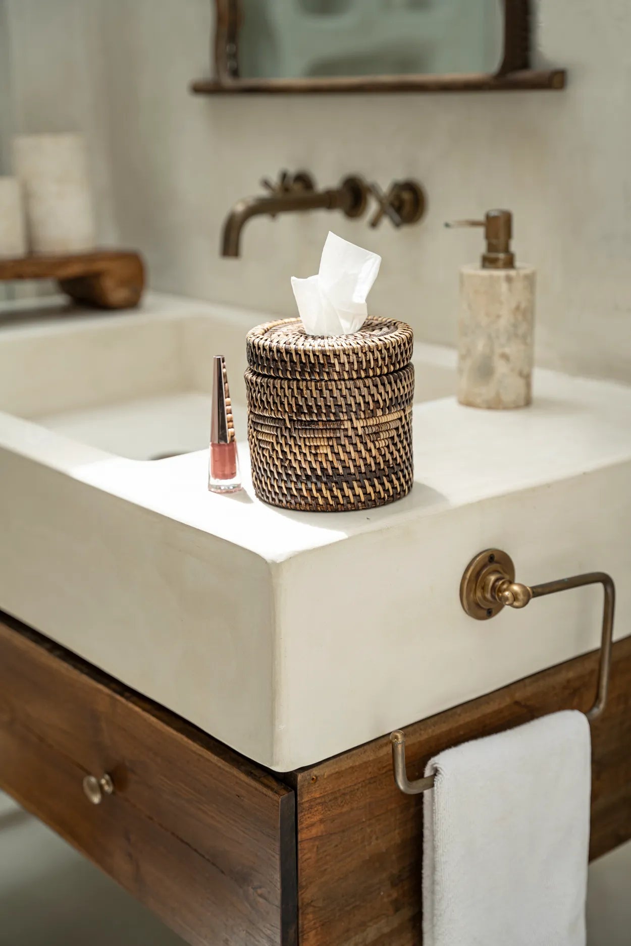 The Colonial Tissue Box - Natural Brown - Remood furniture living