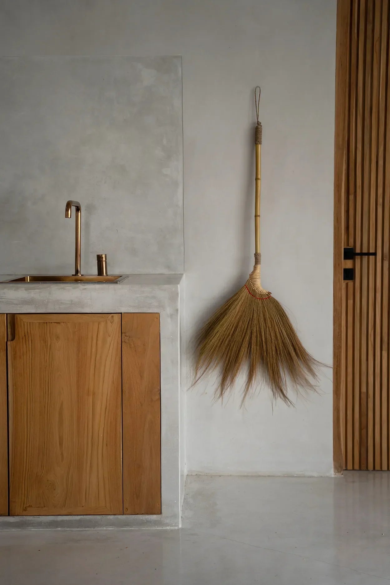The Rayung Broom - Natural - Remood furniture living