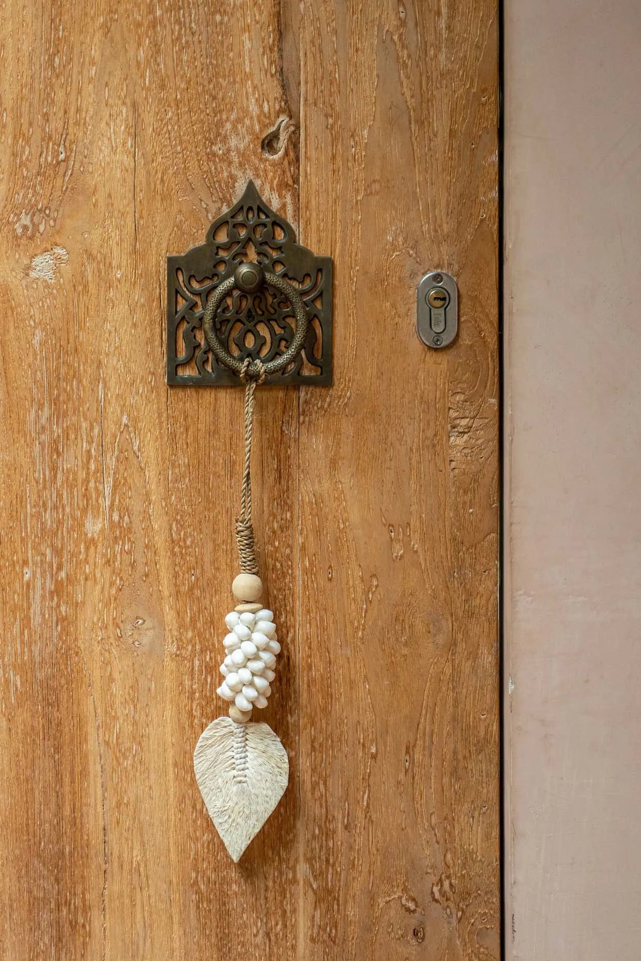 The Leaf & Shell Tassel - White - Remood furniture living