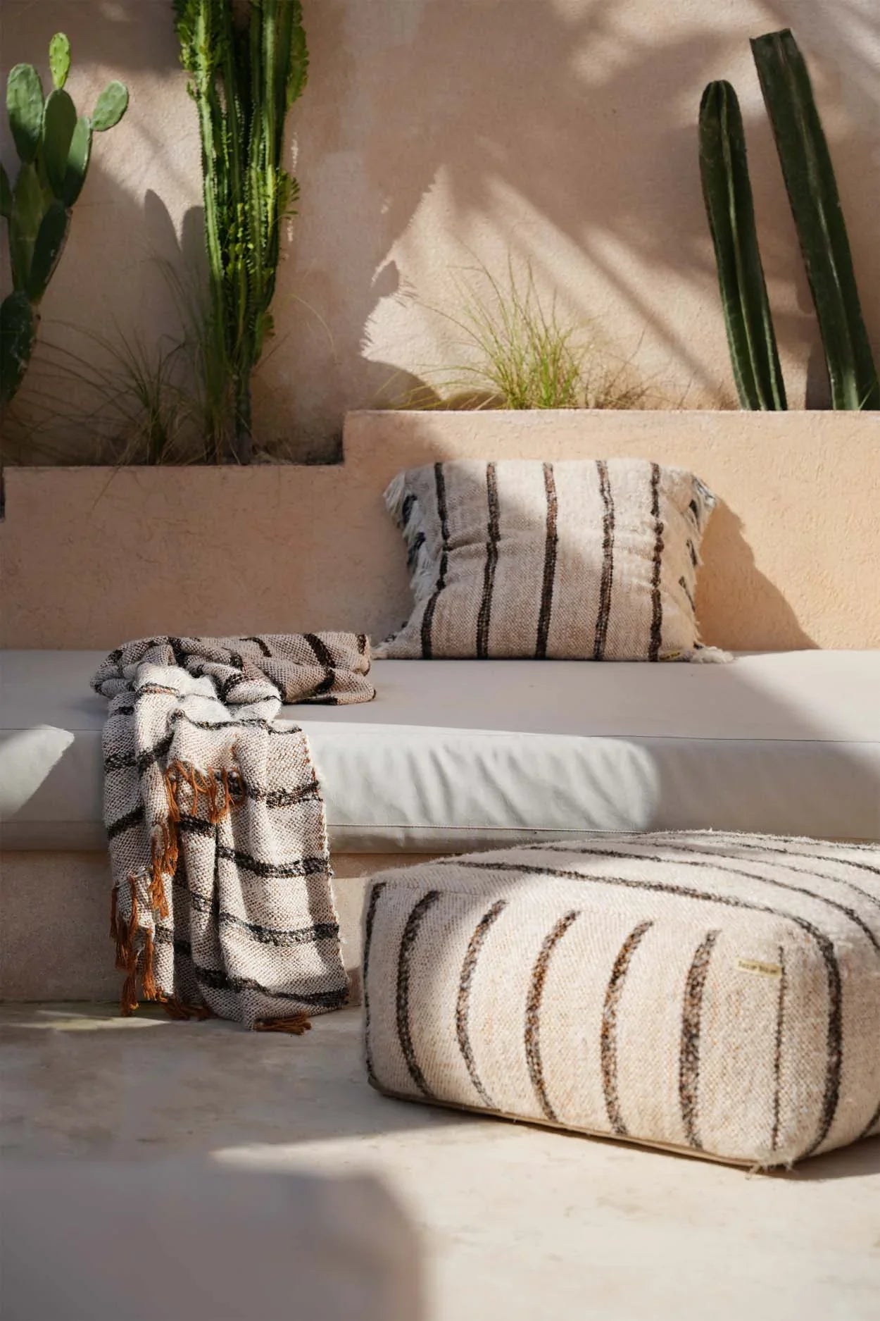 The s'il vous Plaid - Bohemian White - Remood furniture living
