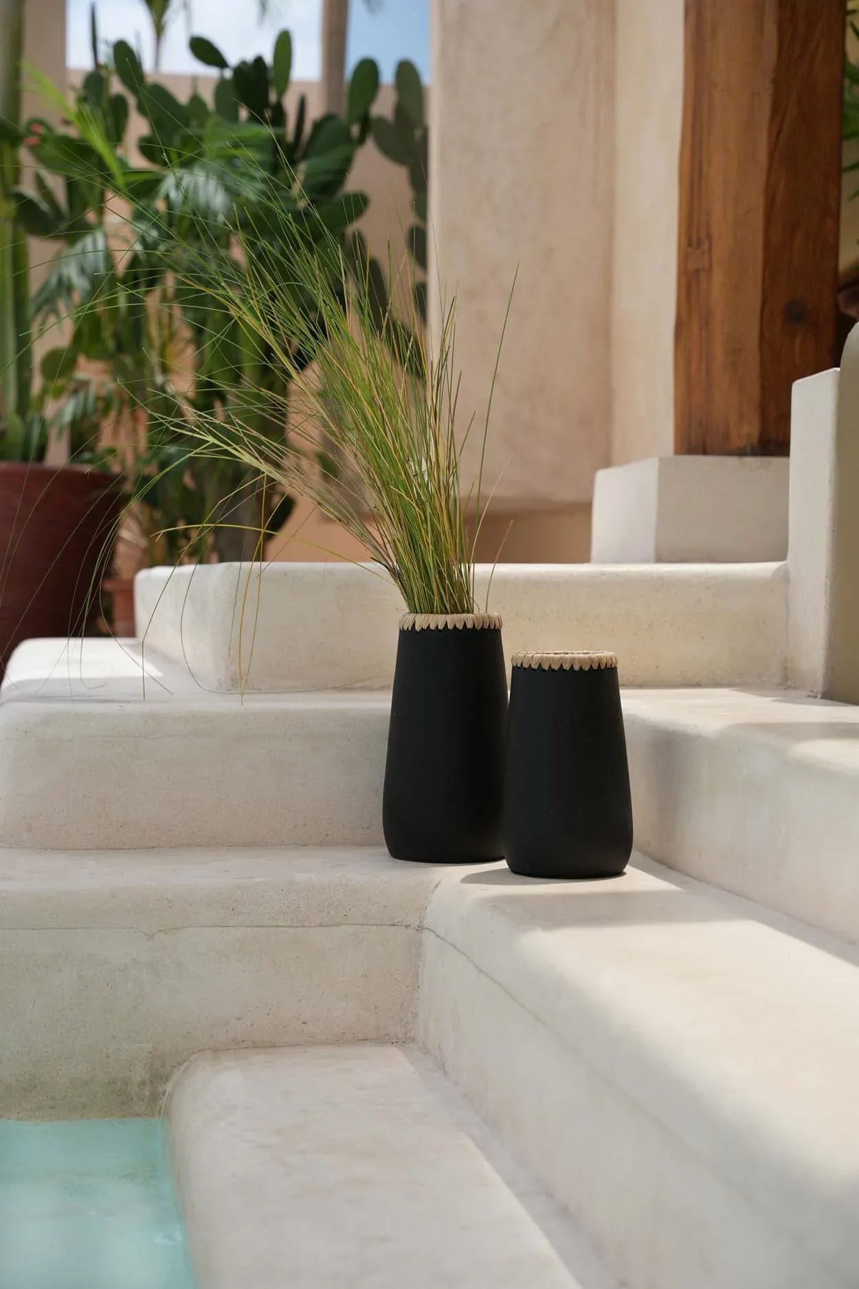 The Sneaky Vase - Black Natural - S - Remood furniture living