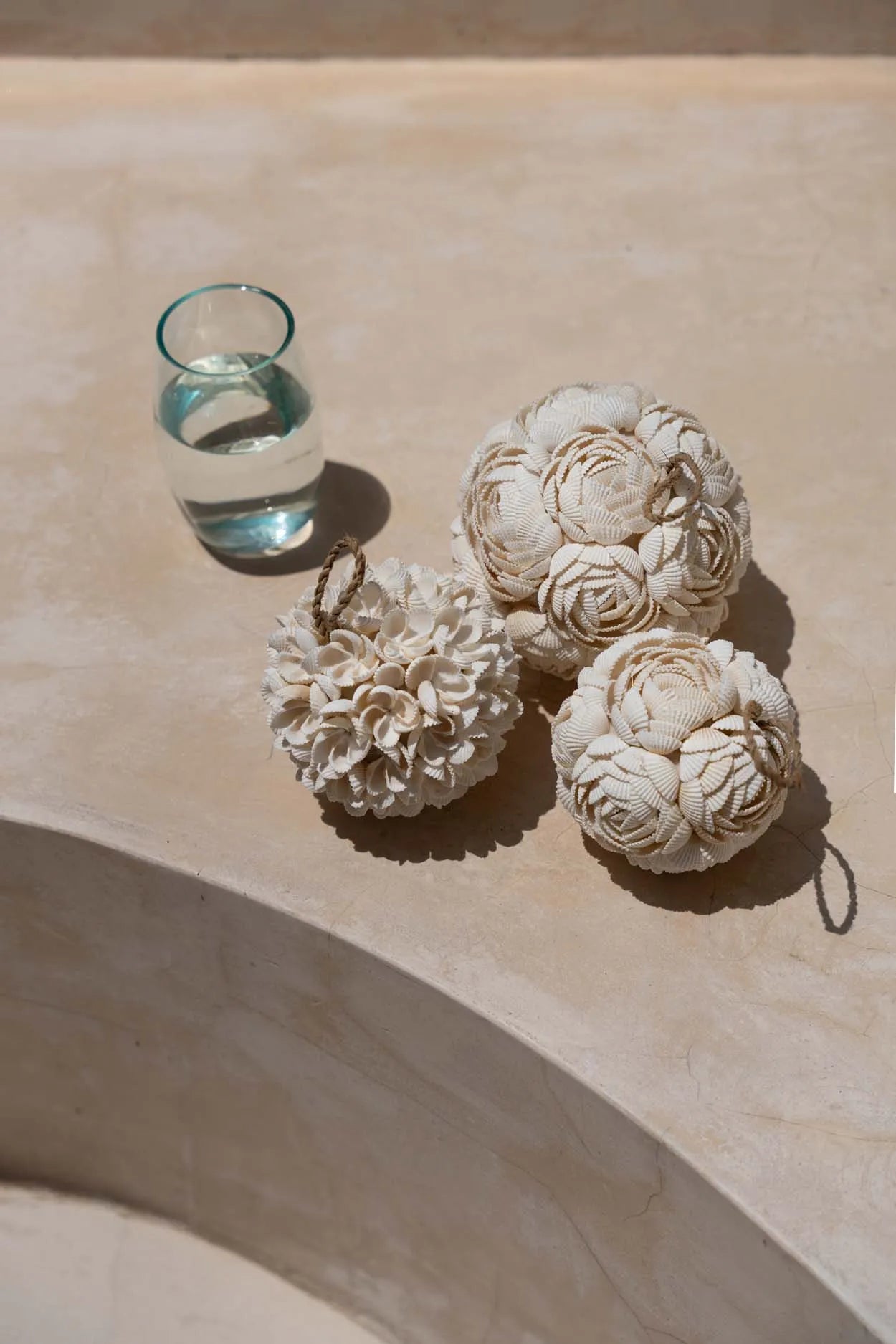 The Rose Shell Ball - White - L - Remood furniture living