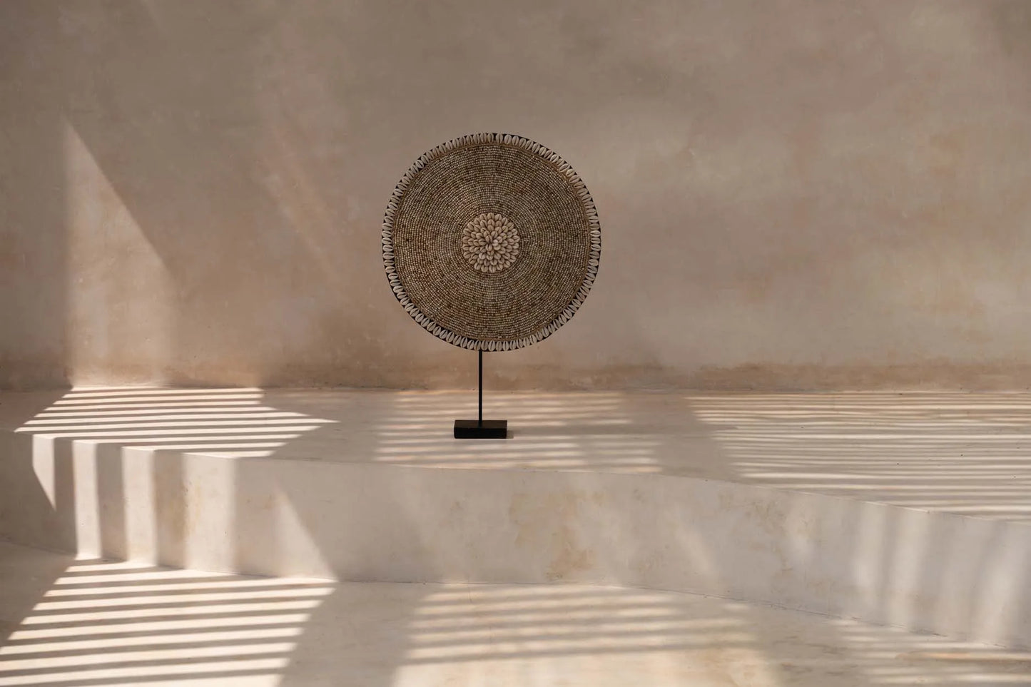 The Shell Guadeloupe on Stand - Natural White - Remood furniture living