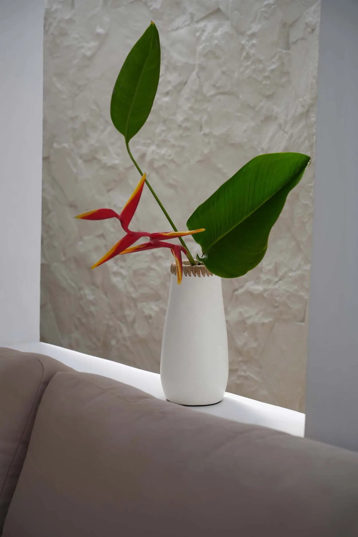 The Sneaky Vase - White Natural - M - Remood furniture living