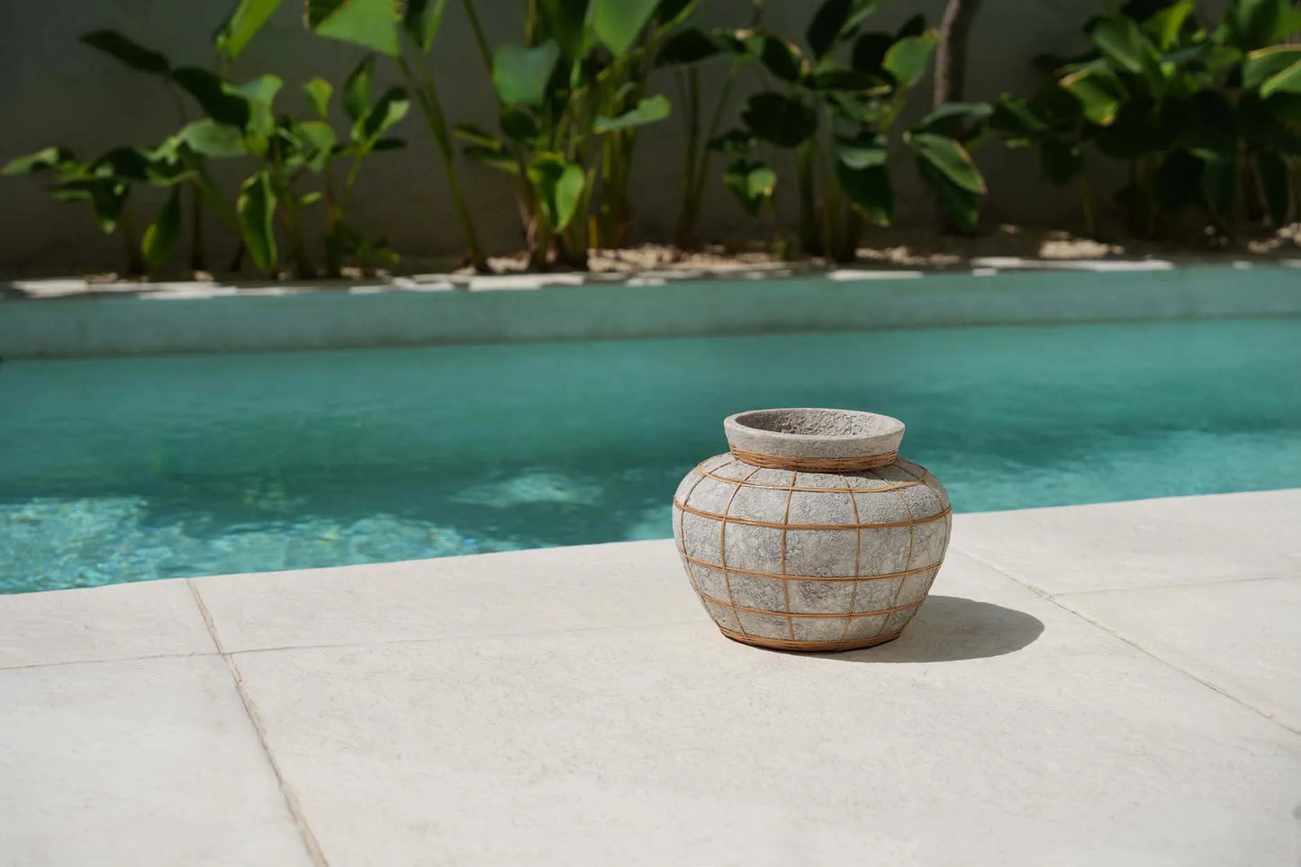 The Belly Vase - Concrete Natural - M - Remood furniture living