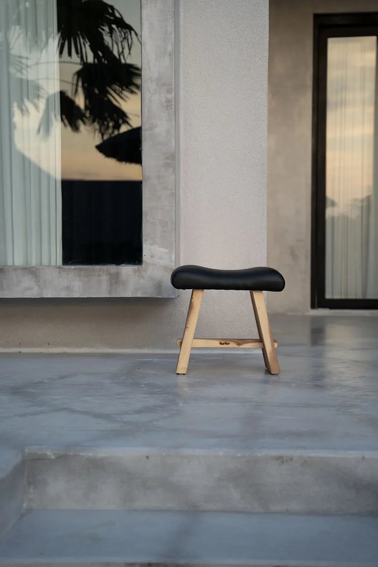 The Suar Stool with Leather - Natural Black - Remood furniture living