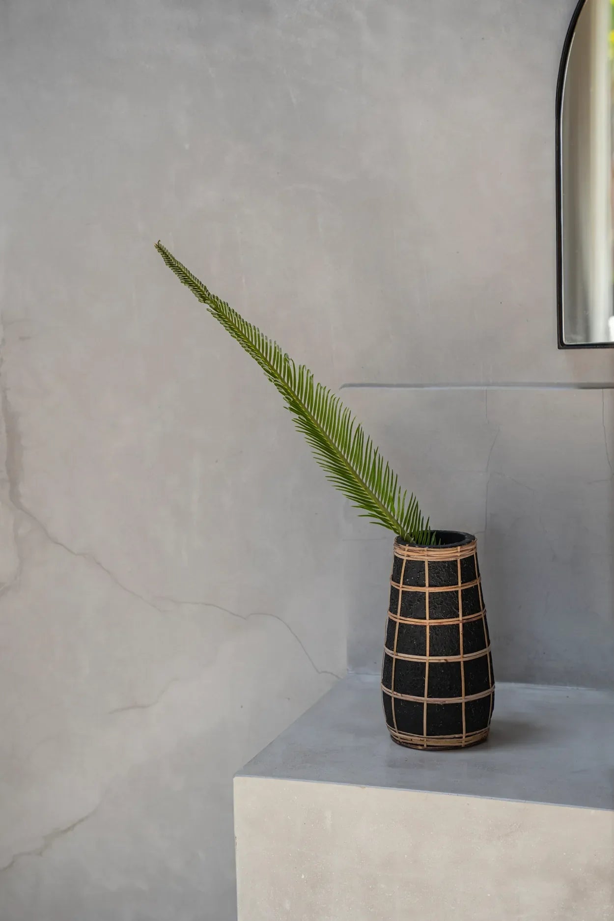 The Cutie Vase - Black Natural - M - Remood furniture living