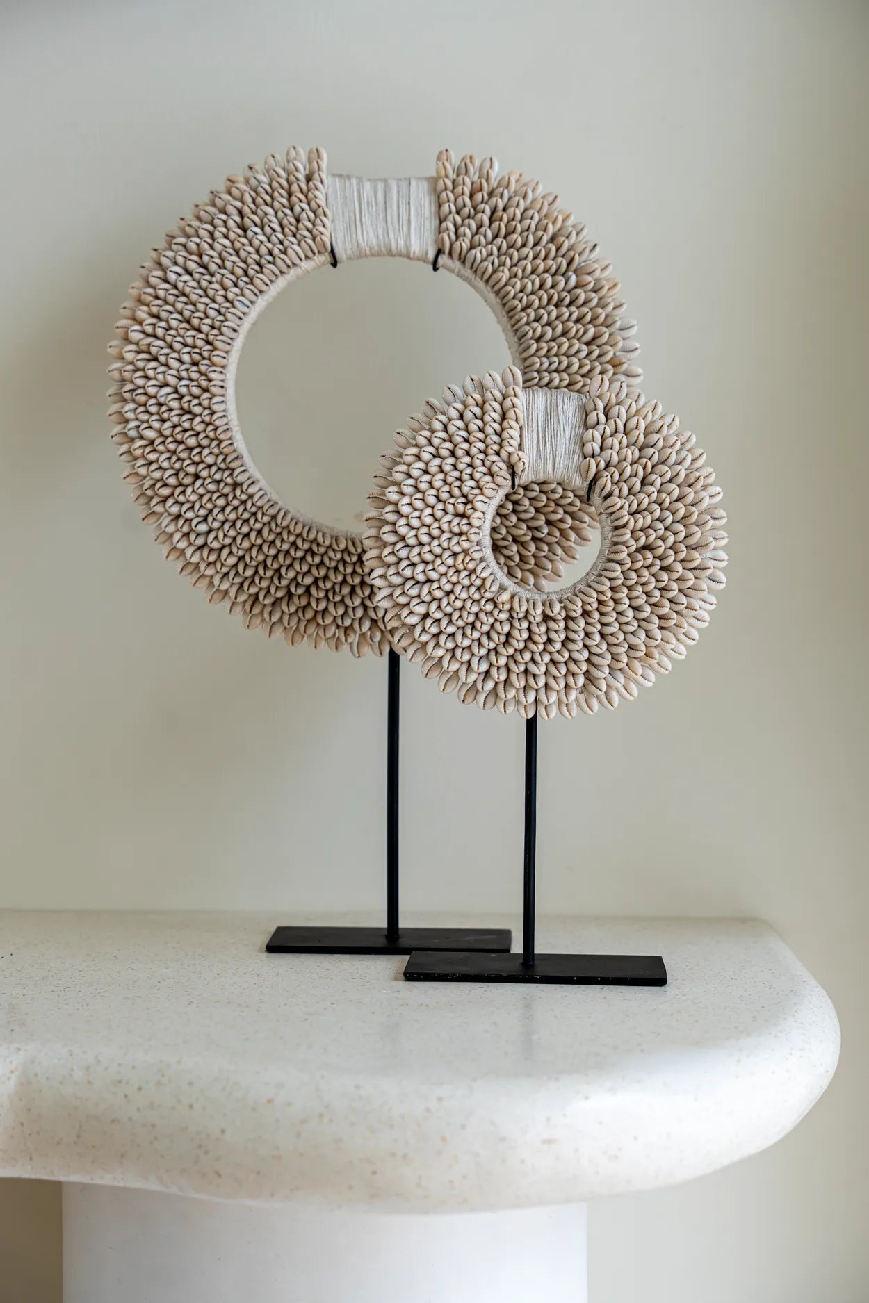 The Papua Shell Disc on Stand - White - M - Remood furniture living