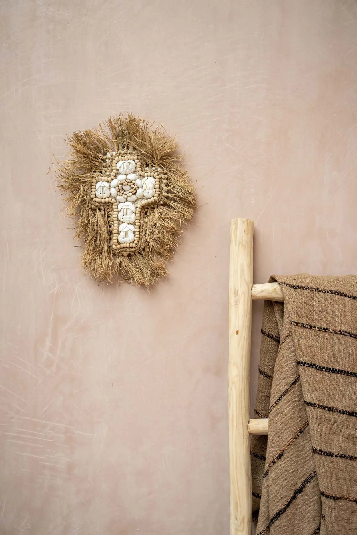 The Raffia Shell Cross - Natural White - L - Remood furniture living
