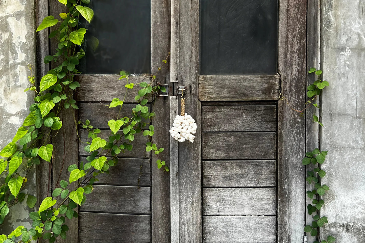 The Kai Shell Keychain - White - Remood furniture living