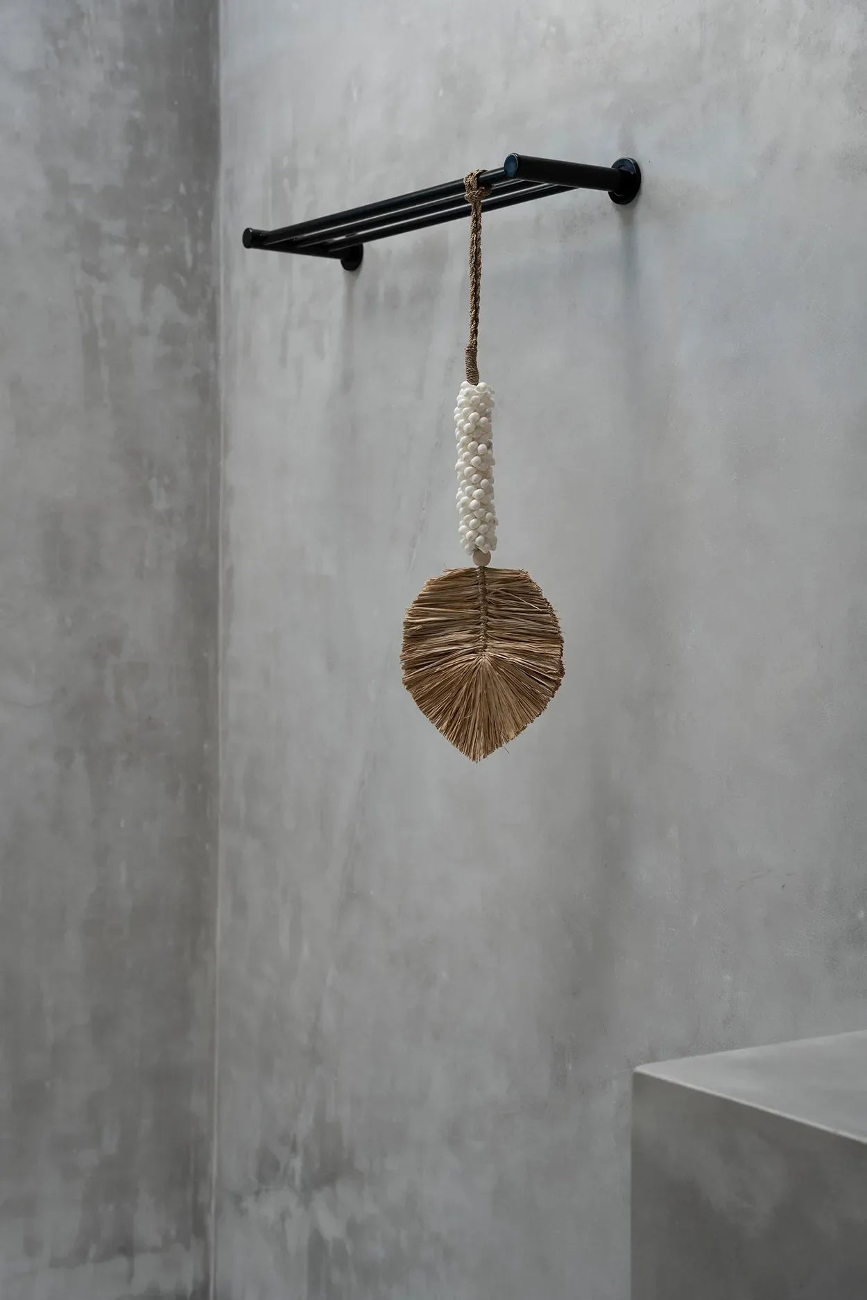 The Raffia Shell Tassel - White Natural - Remood furniture living