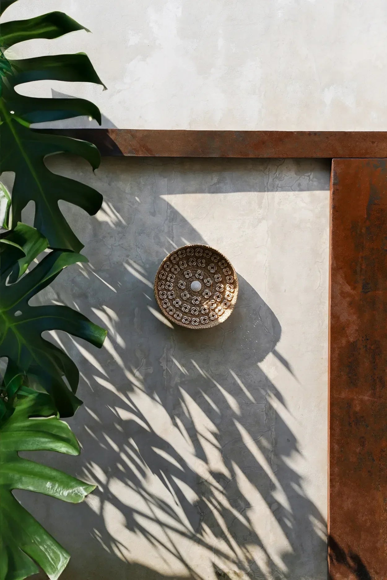 The Caribe Shell Plate - Natural White - M - Remood furniture living
