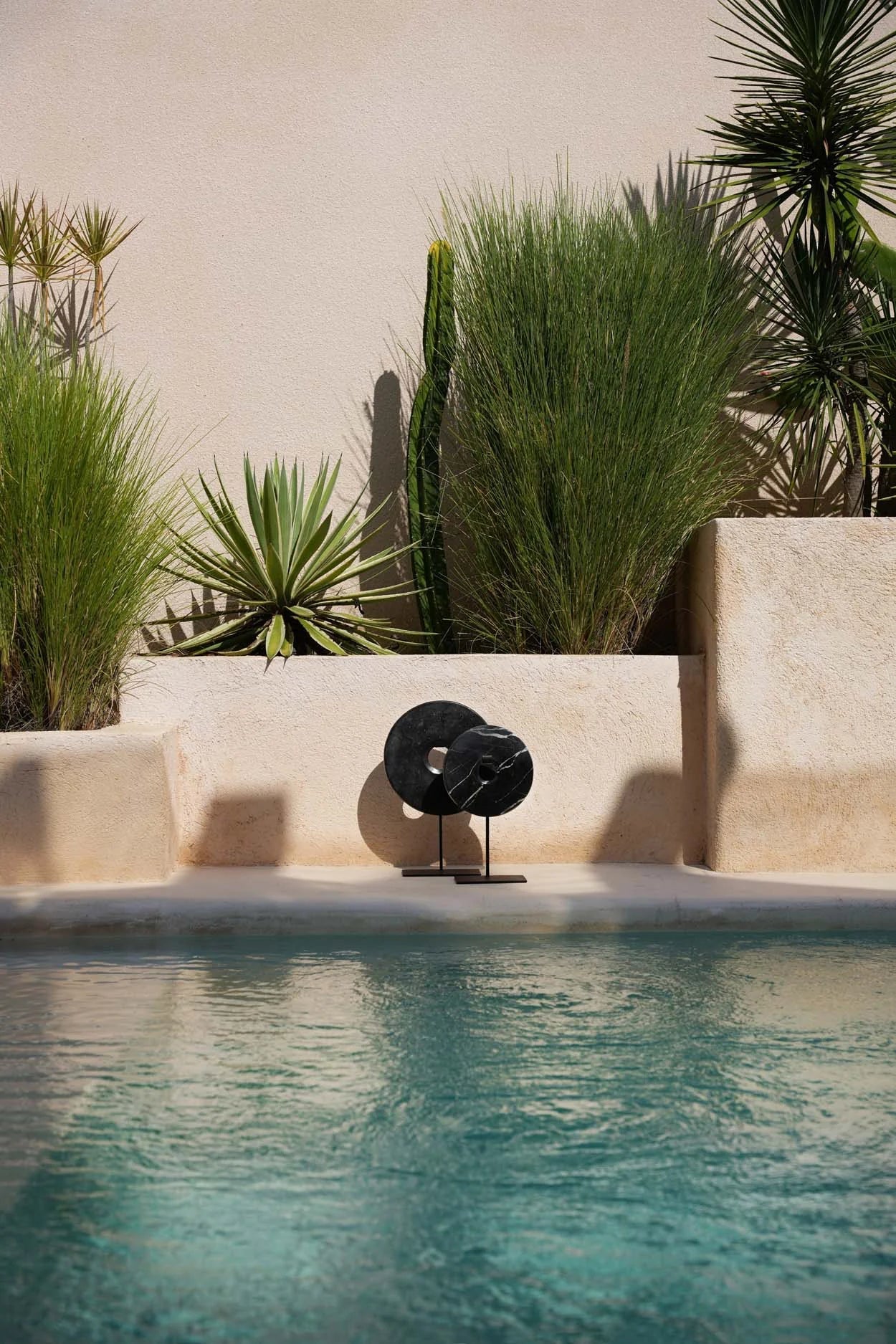 The Marble Disc on Stand - Black - M - Remood furniture living