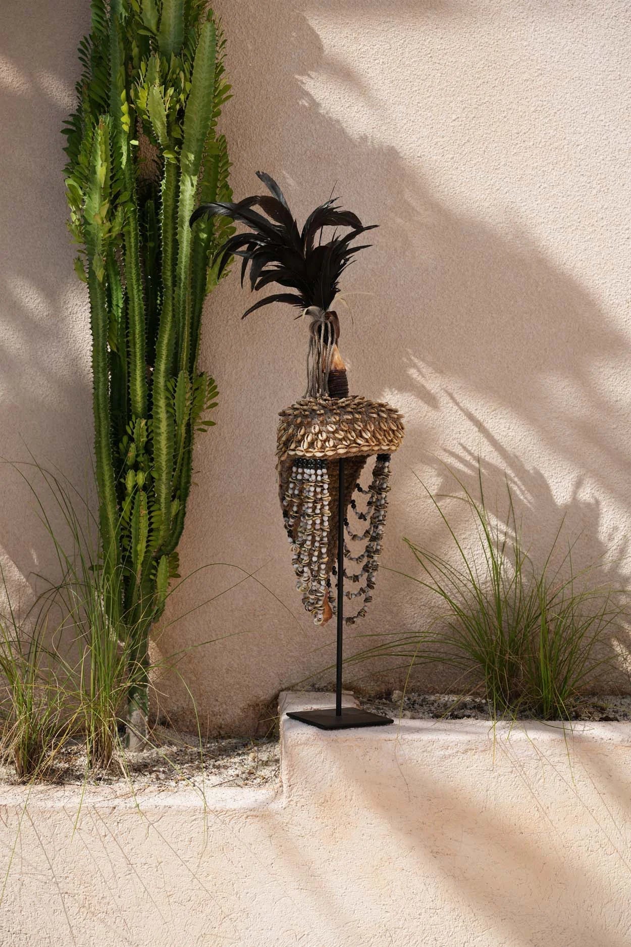 The Shell Hat on Stand - Natural Black