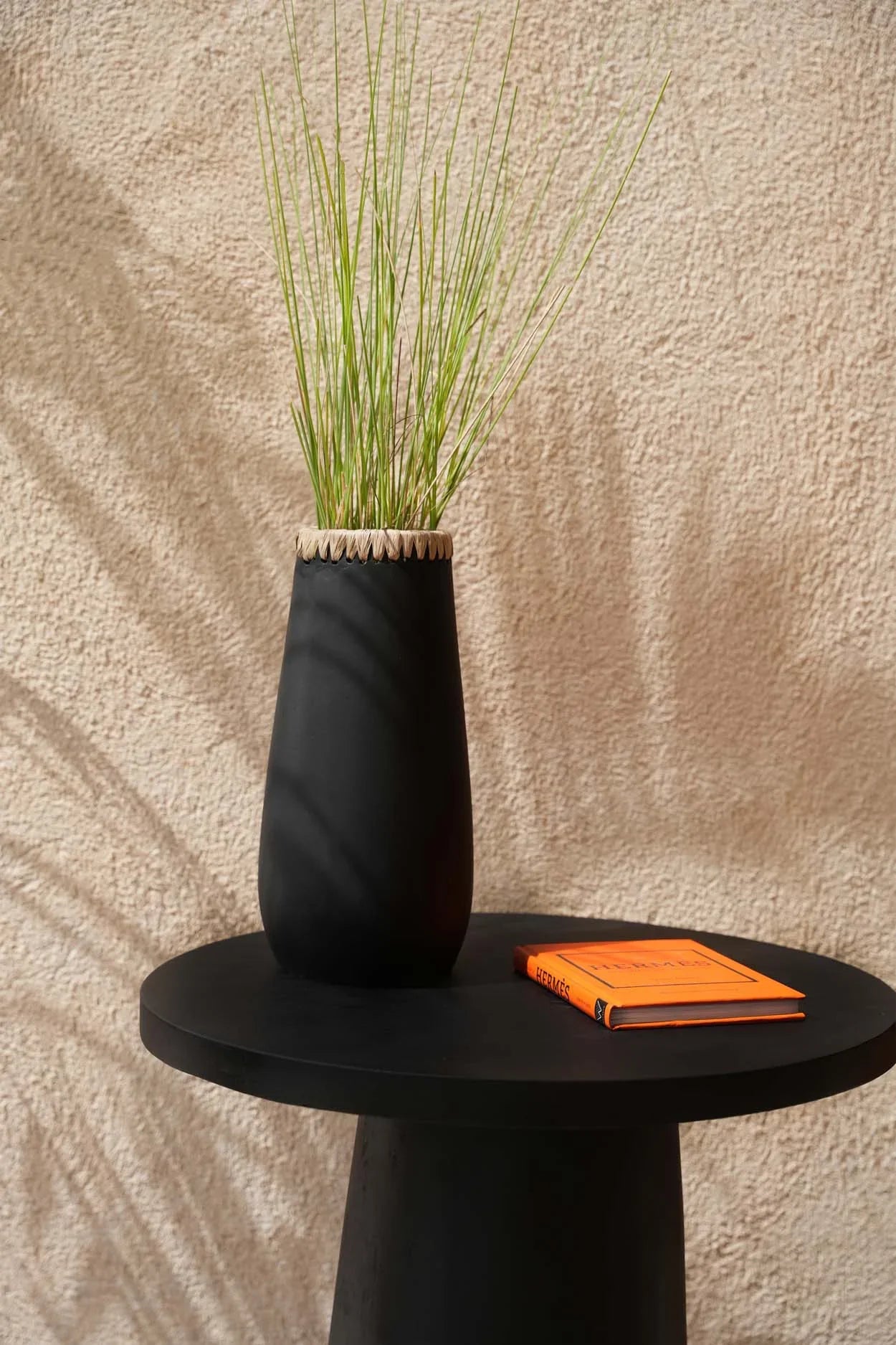 The Sneaky Vase - Black Natural - L - Remood furniture living