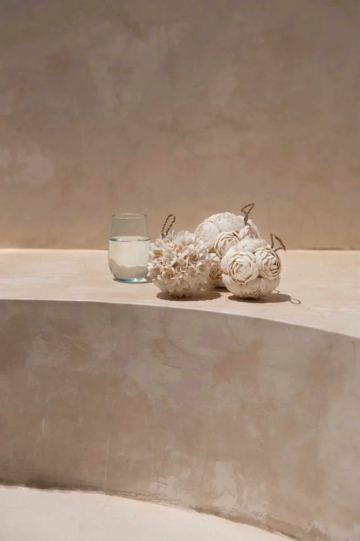 The Rose Shell Ball - White - M - Remood furniture living