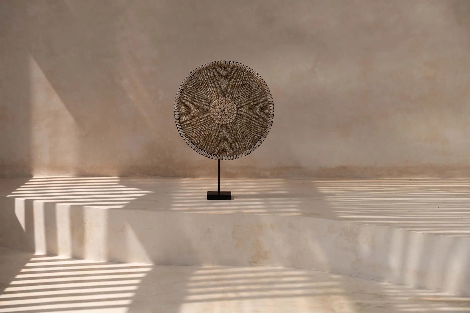 The Shell Guadeloupe on Stand - Natural White - Remood furniture living