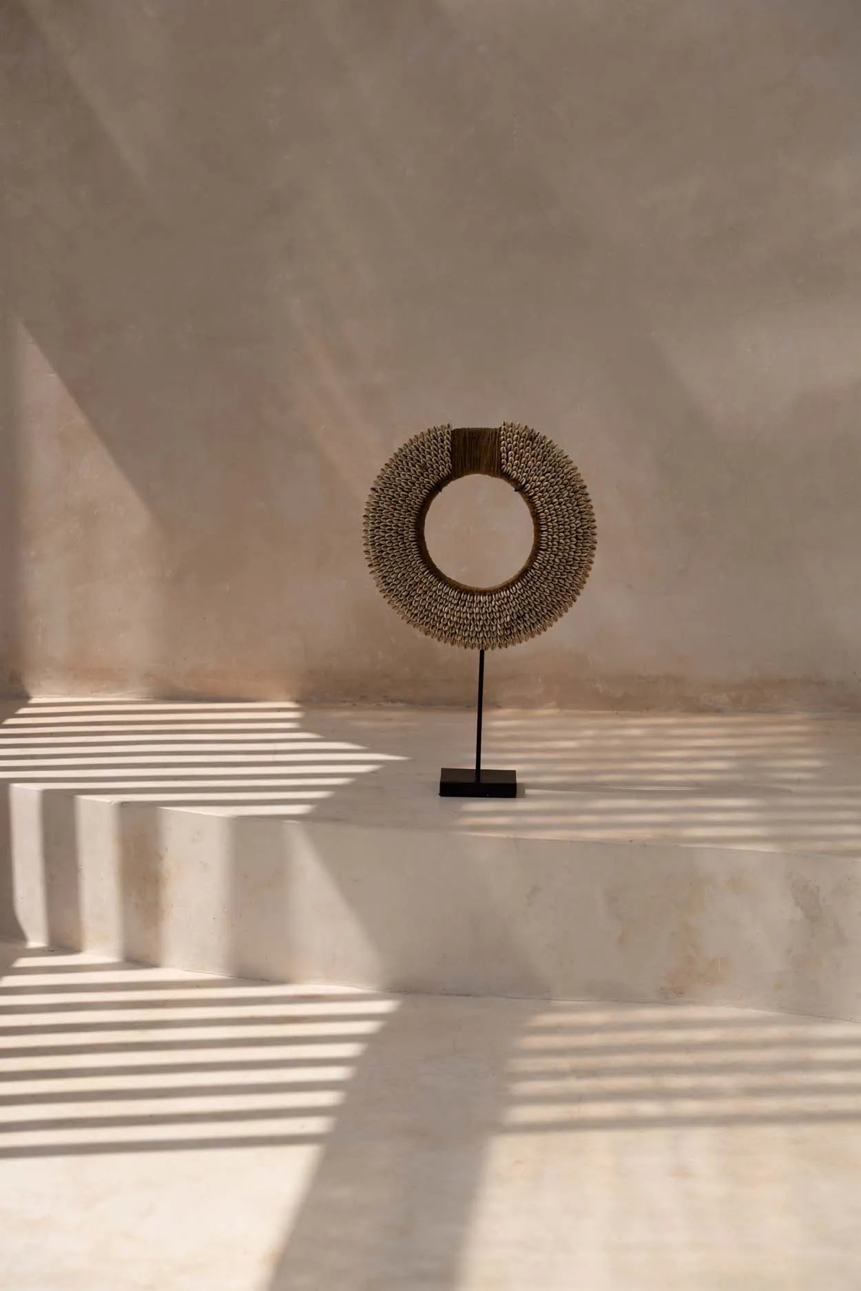 The Shell Réunion on Stand - Natural - Remood furniture living